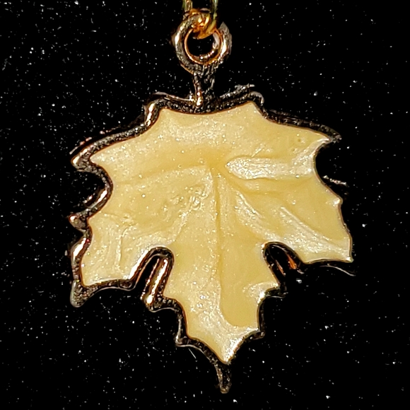 Enamel golden maple 🍁 leaf charm on gold plated sterling silver twist chain. - Picture 2 of 4